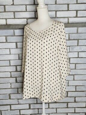 • DKNYC Women’s Short Sleeve Geometric Print Blouse Plus Size 1X  Multicolor